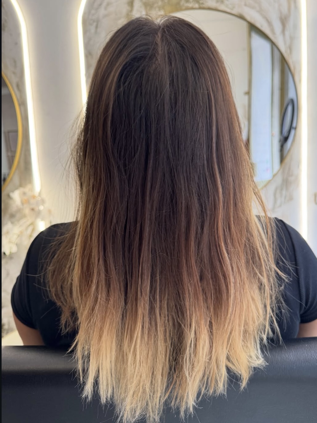 Cabelo castanho com pontas claras antes da transformação