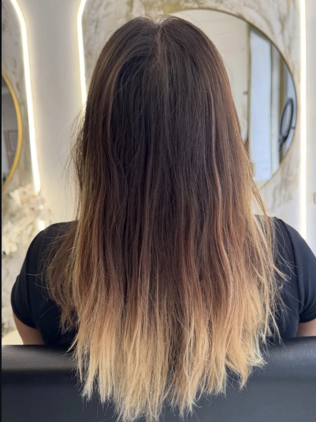 Cabelo castanho com pontas claras antes da transformação